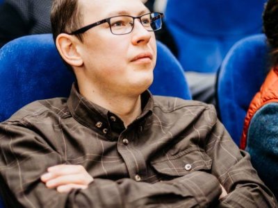 «Ты нас не узнаешь?»: как секретаря Либертарианской партии вербовали у бара и у проходной